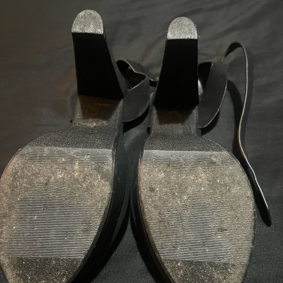 Black heels - Picture 2 of 3